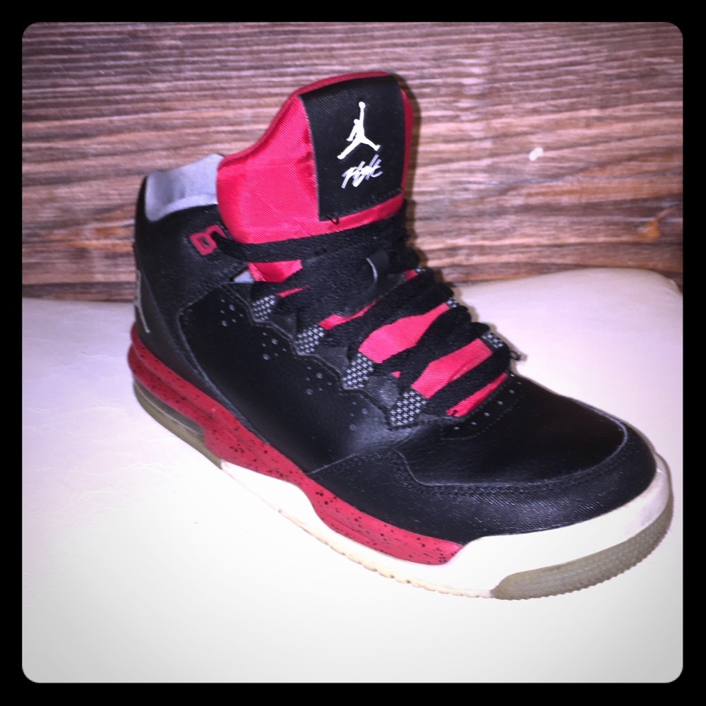Nike Jordan’s Flight black and red 7 youth